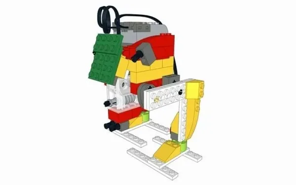 Kroczący robot z klocków — model edukacyjny